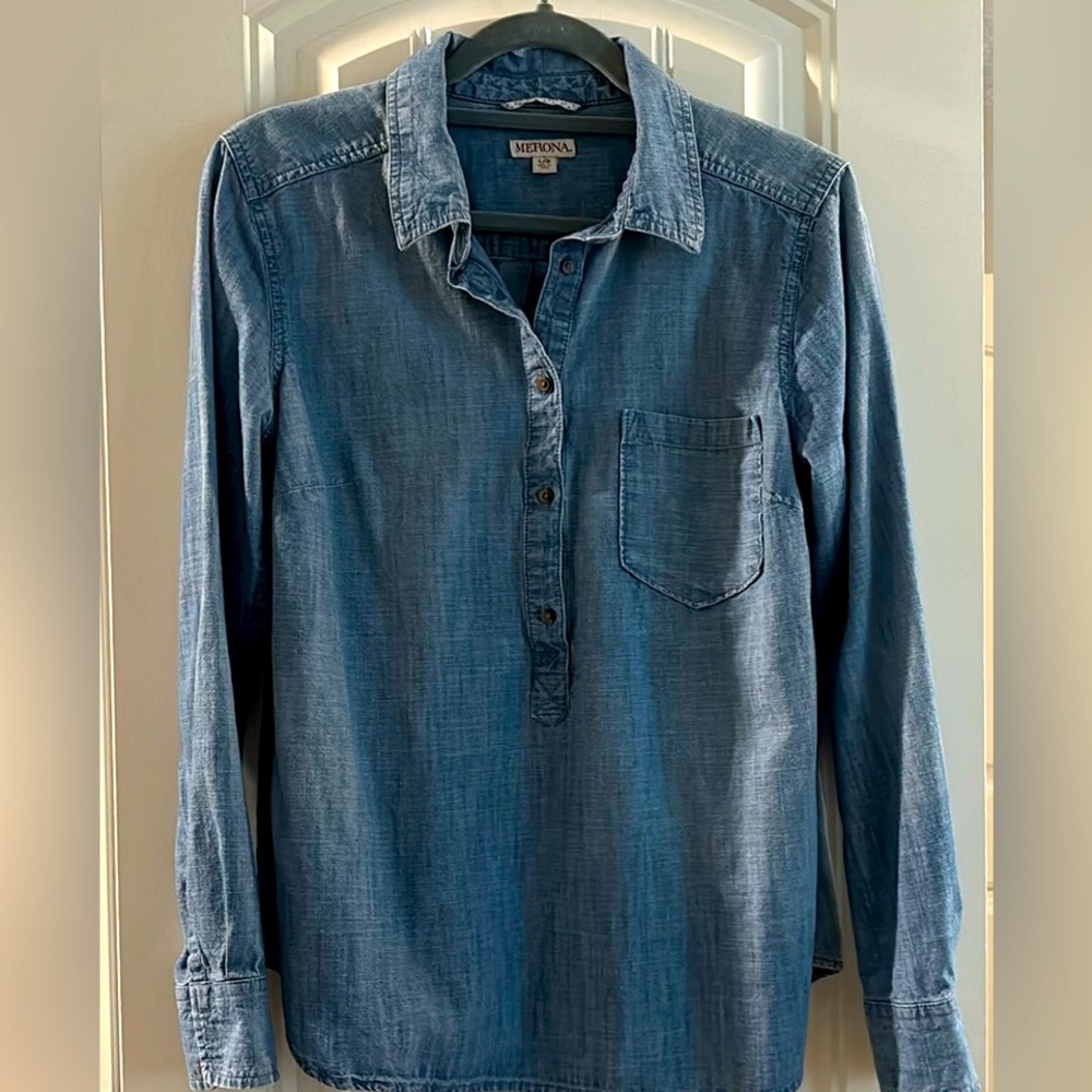 Merona size large mid-weight denim shirt with 3/4 buttons